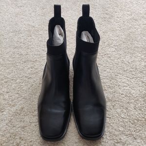 Everlane Italian Leather Square Toe Chelsea Boot